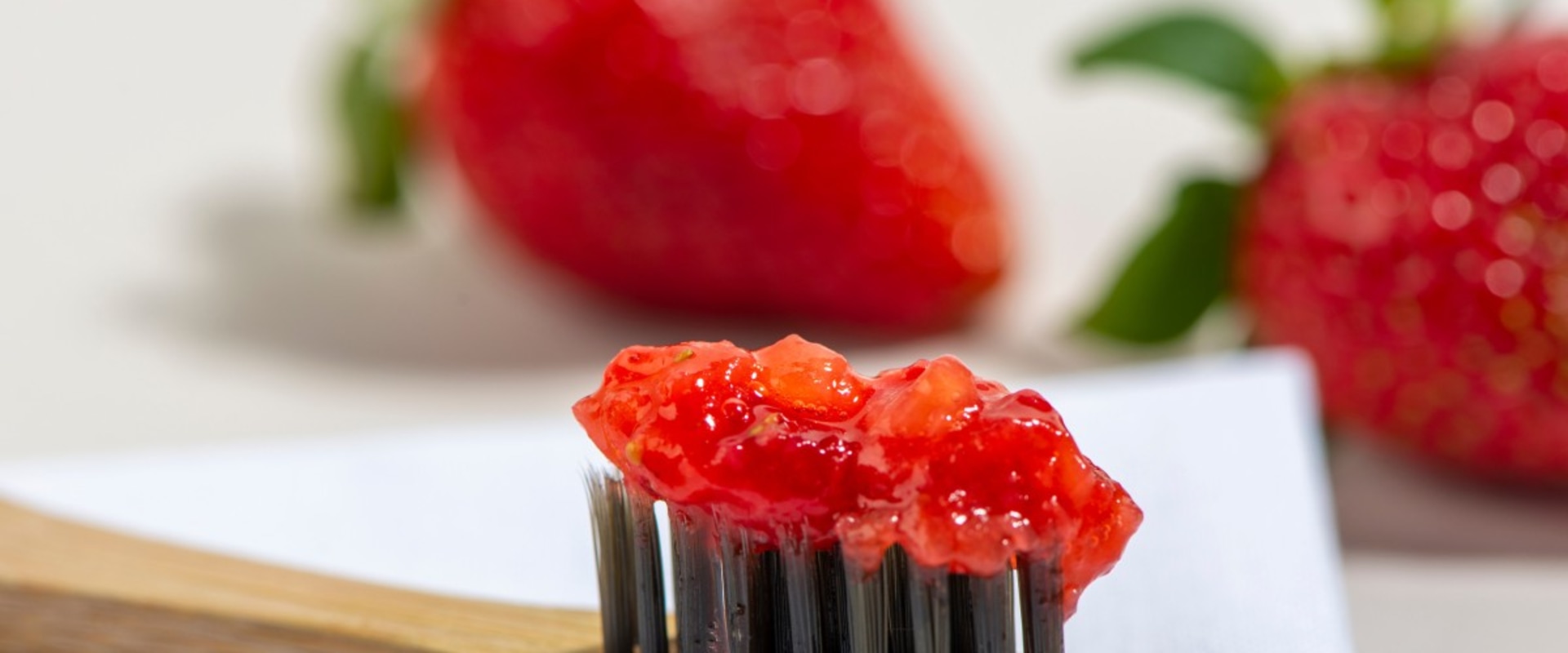 How to Whiten Teeth with a Strawberry and Baking Soda Paste